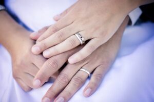Lire la suite à propos de l’article Sélectionner une alliance assortie à une bague de fiançailles